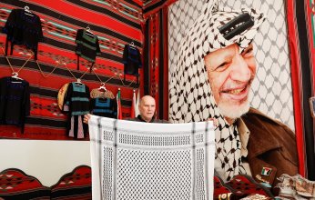 مبيعات قياسية للكوفية الفلسطينية في أميركا (صور)