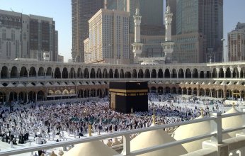 «حوثية في الحرم».. صرخات أمام الكعبة تقود سيدة للسجن (شاهد)