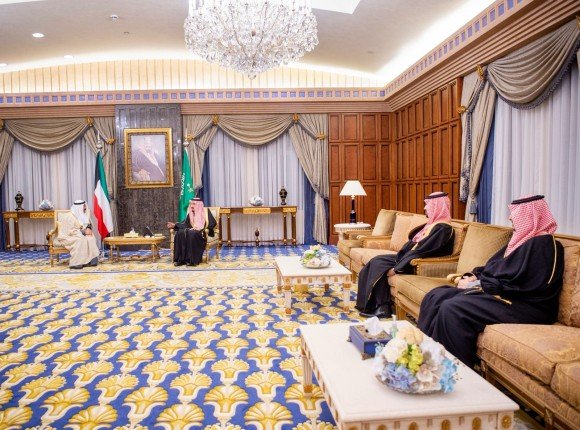 استقبال حافل ومباحثات مكثفة.. عودة أمير الكويت للبلاد بعد زيارة «تاريخية» إلى السعودية 2 khaligyoun03714