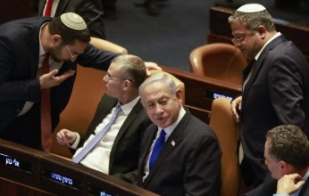 اشتباكات وهتافات.. شاهد لحظة اقتحام الكنيست الإسرائيلي