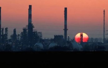 أسعار النفط إلى أول مكسب شهري منذ سبتمبر