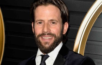 مصرع الممثل العالمي كريستيان أوليفر وابنتيه في حادث تحطم طائرة