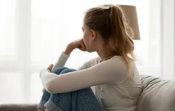 لماذا يصيب الاكتئاب النساء أكثر من الرجال؟