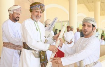 اختتام السباق السنوي للهجن بولاية بركاء العمانية (صور)