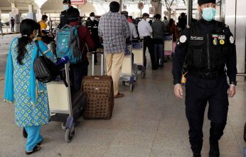 الداخلية الكويتية تلاحق مخالفي قانون الإقامة والعمل وتداهم مصنع خمور