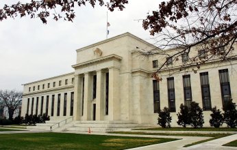 ماذا بعد قرار الفيدرالي الأمريكي بتخفيض أسعار الفائدة؟.. ترقب حذر للأسواق والذهب يلمع مجددًا