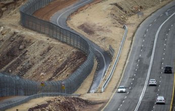 القاهرة تلوح بتصعيد دبلوماسي ونتنياهو يبرر.. توتر مكتوم بين مصر وإسرائيل