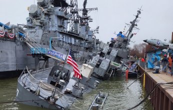 إغراق مدمرة أميركية في البحر الأحمر.. ما حقيقة القصة؟