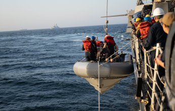 البحرين و11 دولة غربية تهدد «الحوثيين»