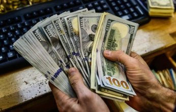 خليجيون| دولار السوق الموازية في مصر.. إلى أين؟
