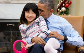 «خليجيون» تتحقق من صورة أوباما المثيرة للجدل مع طفلة