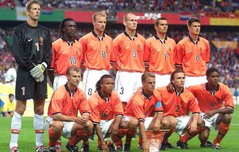 منع نجم المنتخب الهولندي من ممارسة أنشطة كرة القدم بسبب «فضيحة الرسائل الجنسية لزميلاته»