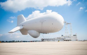 شاهد.. إسرائيل تتجسس على حزب الله بأكبر منطاد في العالم