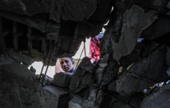 جنوب غزة تحت النار.. والشمال يقاسي الأمطار