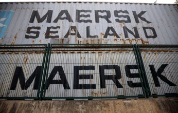 هجمات الحوثي ترفع أسعار الشحن البحري بنسبة 55%