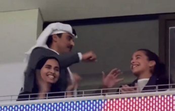 فرحة في المدرجات.. أمير قطر يتصدر الترند على مواقع التواصل
