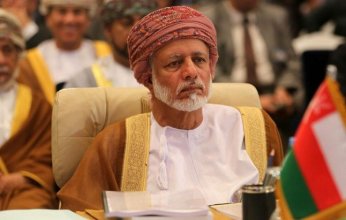 شاهد| هجوم نادر من مسؤول خليجي سابق ضد يوسف بن علوي