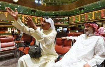 تراجع شبه جماعي للبورصات الخليجية.. و«أرامكو» تقود الاستثناء