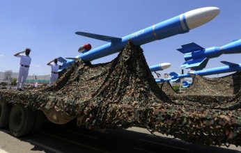 إطلاق صواريخ على سفينتين بالبحر الأحمر