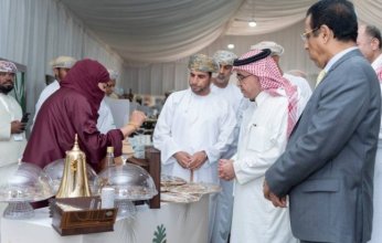 عمان تدشن سوق التمور والعسل بولاية صور