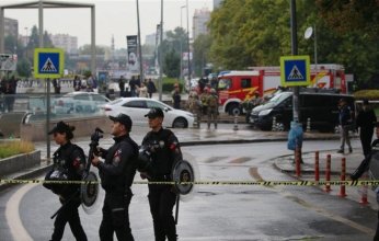 شاهد.. إطلاق نار في محيط محكمة تركية وإصابة شرطيين