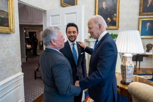 ملك الأردن والريس الأميركي ( الإنترنت)