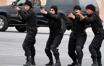 شقائق الرجال.. الداخلية الكويتية تستعرض مهارات الشرطة النسائية (فيديو)