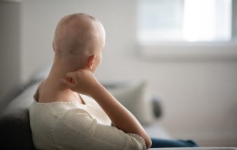 أطباء ينصحون مرضى السرطان بالابتعاد عن «تجويع الورم»