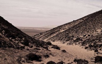 مصر تنقب عن 100 مليار دولار في الصحراء