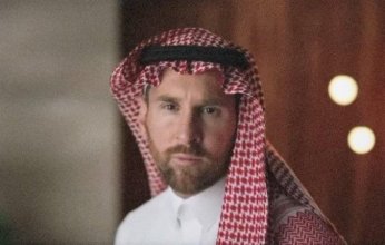 «الشيخ ميسي» يثير الجدل بالزي السعودي (فيديو)