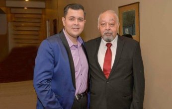 فنان مصري ووالدته يتعرضان للضرب بسبب أكياس السكر