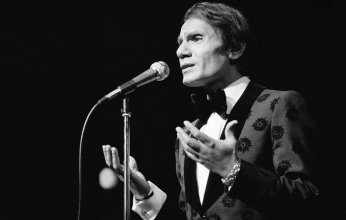 حكاية تعديل العندليب كلمات «قارئة الفنجان» من داخل فندق إماراتي