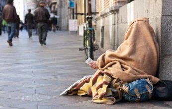 دولة عربية تدرس إلغاء تجريم التسول