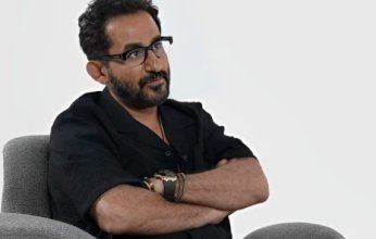 أحمد حلمي يكشف عن أول حب في حياته وقصة خواتمه الثلاثة
