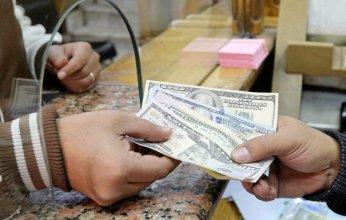 هل تختفي السوق السوداء؟ سعر الدولار أمام الجنيه المصري اليوم الجمعة