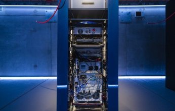 تسليم أول كمبيوتر كمومي تجاري لشركة أوروبية