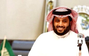 «صورة نادرة».. تركي آل الشيخ يمازح عمرو أديب