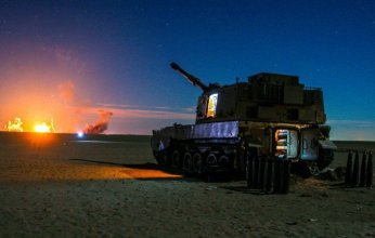 الجيش الكويتي يجري تدريبات بالذخيرة الحية.. ويحذر من ارتياد هذه المنطقة