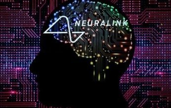 شاهد.. أول مصاب بالشلل يلعب الشطرنج بفضل شريحة دماغية