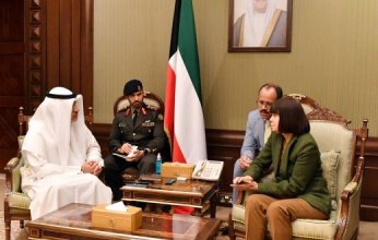 وزير الدفاع الكويتي يجتمع والسفيرة الأميركية بقصر بيان
