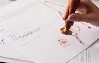 فحص مؤهلات جميع الموظفين الصادرة من الكويت والخارج.. ما عقوبة المزور؟