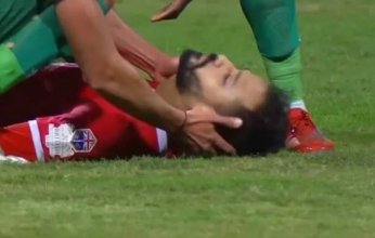 بالفيديو: تفاصيل دقائق من الرعب في الدوري المصري بعد سقوط لاعب على أرض الملعب