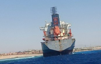 مصر تعلن تفاصيل حادث سفينة الغاز الجانحة في خليج العقبة