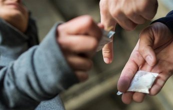 مدمن يتقدم ببلاغ رسمي ضد تاجر مخدرات بالكويت