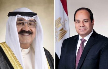 أمير الكويت يصل القاهرة والسيسي في مقدمة مستقبليه