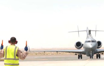الإمارات تستقبل طائرة الإنذار المبكر (فيديو)
