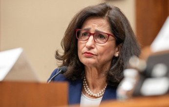 أحرار الجامعات الأميركية يحاصرون المصرية نعمت شفيق دعما لفلسطين