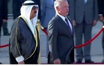 سرب حربي يرافق أمير الكويت في سماء الأردن (فيديو)