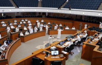 ملف «الجنسية» يؤجج الخلافات مبكرا بين البرلمان والحكومة الكويتية