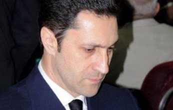 رسالة تعاطف مؤثرة من علاء مبارك إلى طفل فلسطيني